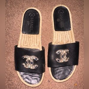 Women Authentic flat Chanel shoe.